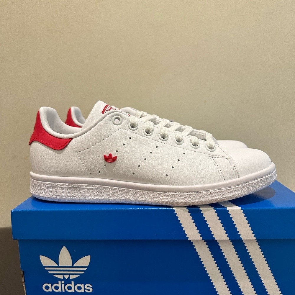 NIB Women's Adidas Originals Stan Smith Casual Shoes White / Active Pink IE0460